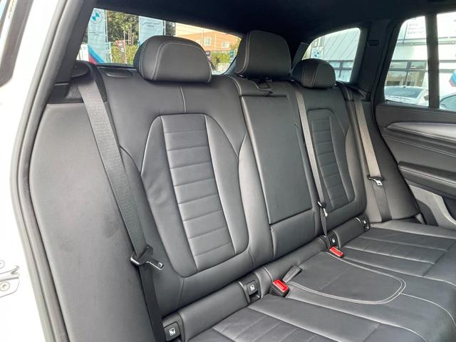 Ｘ３ Ｍ４０ｄ　【正規認定中古車】【全国正規ディーラー保証付／２年・走行距離無制限】ｈａｍａｎ／ｋａｒｄｏｎ　リアシートアジャスト　２１インチアルミ　ブラックレザーシート　全席シートヒーター　トップビューカメラ（5枚目）