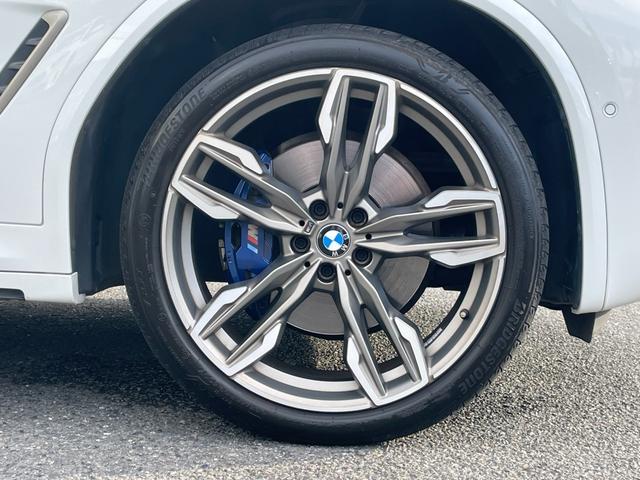Ｘ３ Ｍ４０ｄ　【正規認定中古車】【全国正規ディーラー保証付／２年・走行距離無制限】ｈａｍａｎ／ｋａｒｄｏｎ　リアシートアジャスト　２１インチアルミ　ブラックレザーシート　全席シートヒーター　トップビューカメラ（6枚目）