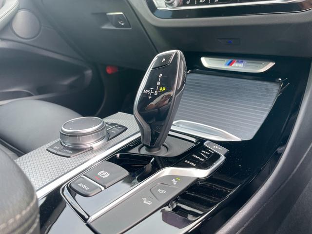 Ｘ３ Ｍ４０ｄ　【正規認定中古車】【全国正規ディーラー保証付／２年・走行距離無制限】ｈａｍａｎ／ｋａｒｄｏｎ　リアシートアジャスト　２１インチアルミ　ブラックレザーシート　全席シートヒーター　トップビューカメラ（13枚目）