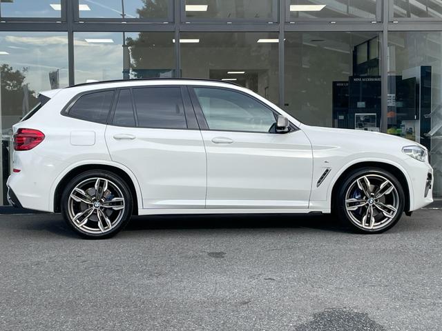 Ｘ３ Ｍ４０ｄ　【正規認定中古車】【全国正規ディーラー保証付／２年・走行距離無制限】ｈａｍａｎ／ｋａｒｄｏｎ　リアシートアジャスト　２１インチアルミ　ブラックレザーシート　全席シートヒーター　トップビューカメラ（18枚目）
