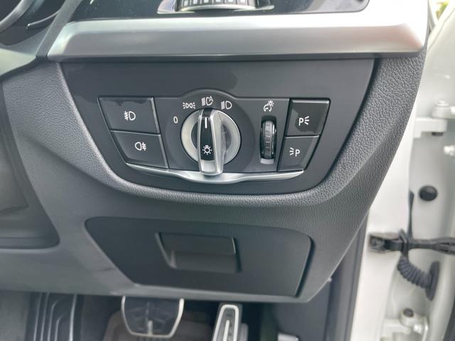 Ｘ３ Ｍ４０ｄ　【正規認定中古車】【全国正規ディーラー保証付／２年・走行距離無制限】ｈａｍａｎ／ｋａｒｄｏｎ　リアシートアジャスト　２１インチアルミ　ブラックレザーシート　全席シートヒーター　トップビューカメラ（43枚目）
