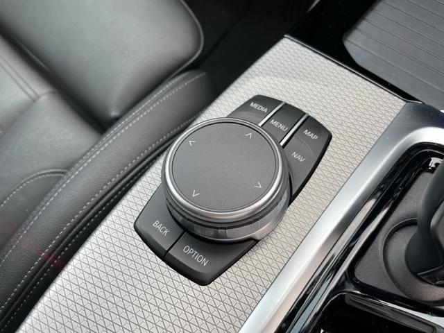 Ｘ３ Ｍ４０ｄ　【正規認定中古車】【全国正規ディーラー保証付／２年・走行距離無制限】ｈａｍａｎ／ｋａｒｄｏｎ　リアシートアジャスト　２１インチアルミ　ブラックレザーシート　全席シートヒーター　トップビューカメラ（50枚目）