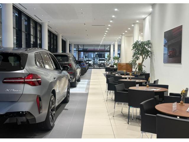 Ｍ５ Ｍ５ツーリング　【正規認定中古車】【全国正規ディーラー保証付／２年・走行距離無制限】　Ｉｎｄｉｖｉｄｕａｌ　ボディ・カラー（フローズン・ディープ・グレー）Ｂｏｗｅｒｓ　＆　Ｗｉｌｋｉｎｓスピーカー　ホワイトレザー（76枚目）