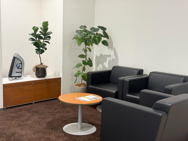 Ｍ５ Ｍ５ツーリング　【正規認定中古車】【全国正規ディーラー保証付／２年・走行距離無制限】　Ｉｎｄｉｖｉｄｕａｌ　ボディ・カラー（フローズン・ディープ・グレー）Ｂｏｗｅｒｓ　＆　Ｗｉｌｋｉｎｓスピーカー　ホワイトレザー（77枚目）