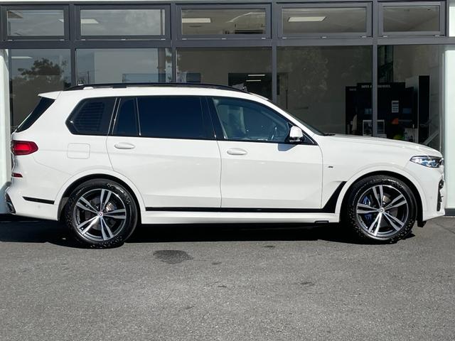 Ｘ７ ｘＤｒｉｖｅ　４０ｄ　Ｍスポーツ　【正規認定中古車】【全国正規ディーラー保証付／２年・走行距離無制限】パノラマサンルーフ　黒革シート　シートヒーター　シートエアコン　シートマッサージ　保冷保温カップホルダー　ＡＣＣ　ハーマンカードン（7枚目）