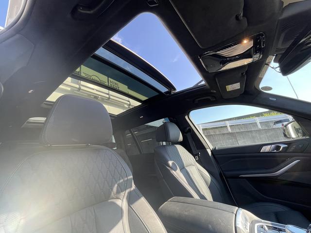 Ｘ７ ｘＤｒｉｖｅ　４０ｄ　Ｍスポーツ　【正規認定中古車】【全国正規ディーラー保証付／２年・走行距離無制限】パノラマサンルーフ　黒革シート　シートヒーター　シートエアコン　シートマッサージ　保冷保温カップホルダー　ＡＣＣ　ハーマンカードン（8枚目）