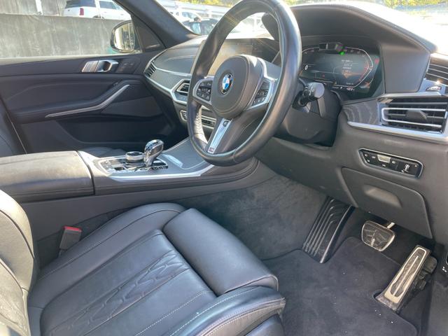 Ｘ７ ｘＤｒｉｖｅ　４０ｄ　Ｍスポーツ　【正規認定中古車】【全国正規ディーラー保証付／２年・走行距離無制限】パノラマサンルーフ　黒革シート　シートヒーター　シートエアコン　シートマッサージ　保冷保温カップホルダー　ＡＣＣ　ハーマンカードン（9枚目）