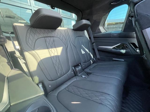Ｘ７ ｘＤｒｉｖｅ　４０ｄ　Ｍスポーツ　【正規認定中古車】【全国正規ディーラー保証付／２年・走行距離無制限】パノラマサンルーフ　黒革シート　シートヒーター　シートエアコン　シートマッサージ　保冷保温カップホルダー　ＡＣＣ　ハーマンカードン（11枚目）