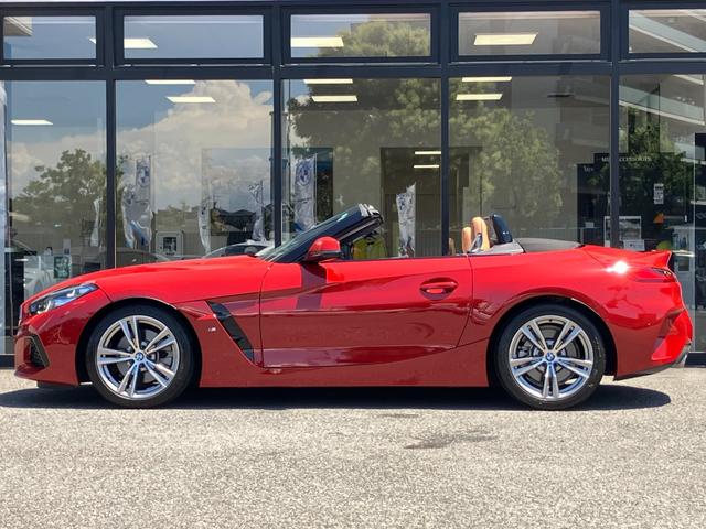 Ｚ４ ｓＤｒｉｖｅ２０ｉ　Ｍスポーツ　【正規認定中古車】【全国正規ディーラー保証付／２年・走行距離無制限】イノベーションパッケージ　アダプティブＬＥＤヘッドライト　ハーマンカードン　茶革スポーツシート　シートヒーター（9枚目）