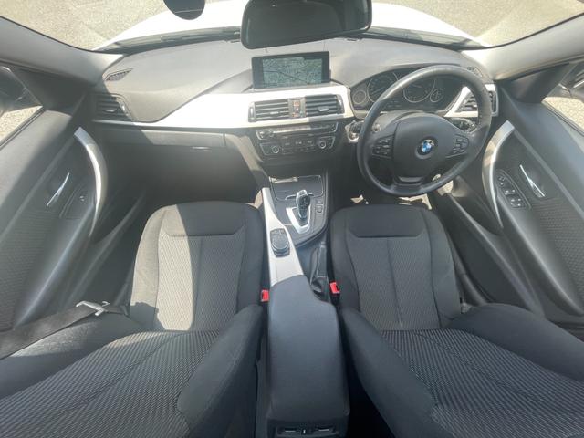 ３シリーズ ３２０ｄ　【正規認定中古車】【全国正規ディーラー保証付／１年・走行距離無制限】後期モデル　弊社下取り車　ＡＣＣ　ＣＤ／ＤＶＤ　インテリジェントセーフティ　オートエアコン　電動シート　バックカメラ　１オーナー（3枚目）