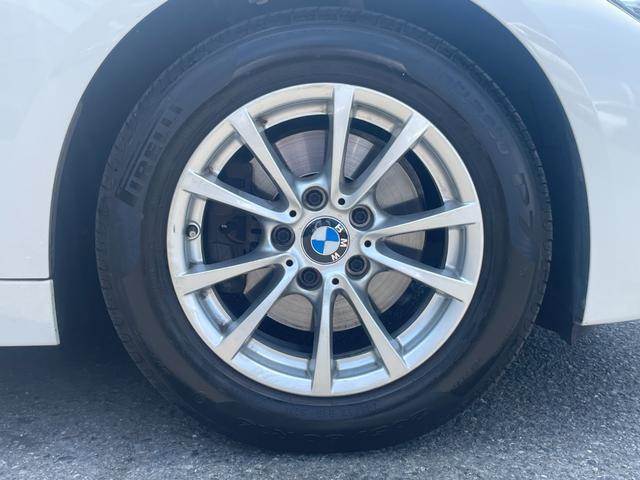 ３シリーズ ３２０ｄ　【正規認定中古車】【全国正規ディーラー保証付／１年・走行距離無制限】後期モデル　弊社下取り車　ＡＣＣ　ＣＤ／ＤＶＤ　インテリジェントセーフティ　オートエアコン　電動シート　バックカメラ　１オーナー（6枚目）