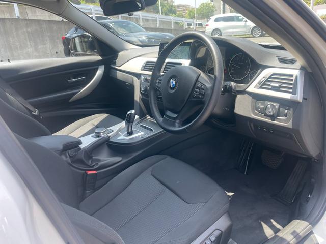 ３シリーズ ３２０ｄ　【正規認定中古車】【全国正規ディーラー保証付／１年・走行距離無制限】後期モデル　弊社下取り車　ＡＣＣ　ＣＤ／ＤＶＤ　インテリジェントセーフティ　オートエアコン　電動シート　バックカメラ　１オーナー（26枚目）