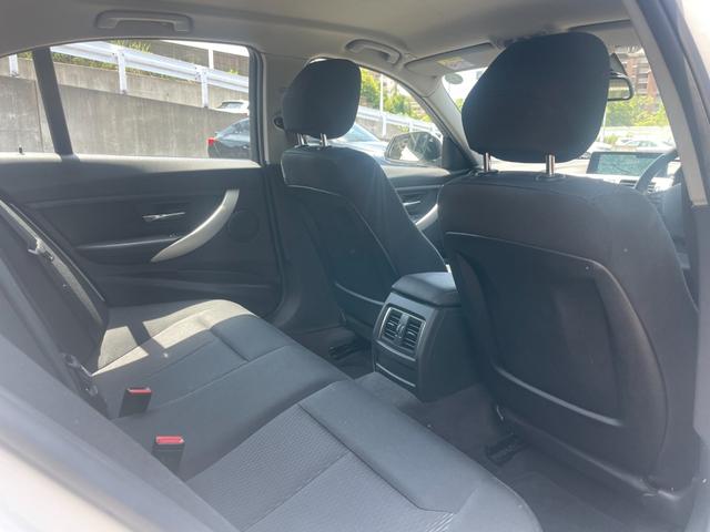 ３シリーズ ３２０ｄ　【正規認定中古車】【全国正規ディーラー保証付／１年・走行距離無制限】後期モデル　弊社下取り車　ＡＣＣ　ＣＤ／ＤＶＤ　インテリジェントセーフティ　オートエアコン　電動シート　バックカメラ　１オーナー（27枚目）