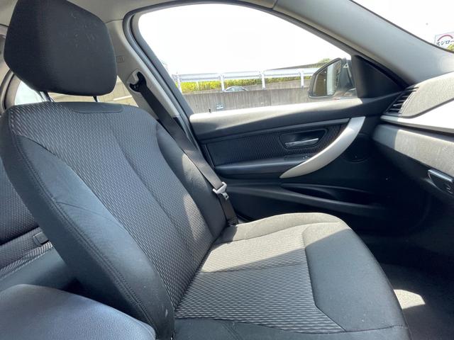 ３シリーズ ３２０ｄ　【正規認定中古車】【全国正規ディーラー保証付／１年・走行距離無制限】後期モデル　弊社下取り車　ＡＣＣ　ＣＤ／ＤＶＤ　インテリジェントセーフティ　オートエアコン　電動シート　バックカメラ　１オーナー（52枚目）