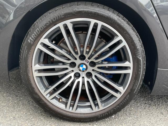 ５シリーズ ５３０ｉ　Ｍスポーツ　【正規認定中古車】【全国正規ディーラー保証付／１年・走行距離無制限】弊社新車拠点下取　禁煙車　ワンオーナー　サンルーフ　デビューパッケージ　トップビューカメラ　黒革電動シート　ソフトクローズ　ＡＣＣ（4枚目）