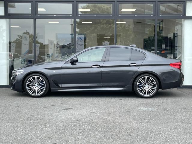 ５シリーズ ５３０ｉ　Ｍスポーツ　【正規認定中古車】【全国正規ディーラー保証付／１年・走行距離無制限】弊社新車拠点下取　禁煙車　ワンオーナー　サンルーフ　デビューパッケージ　トップビューカメラ　黒革電動シート　ソフトクローズ　ＡＣＣ（6枚目）