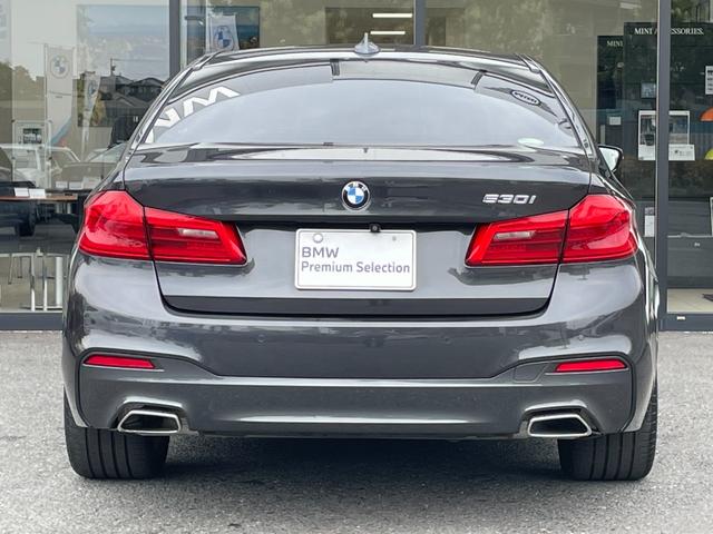 ５シリーズ ５３０ｉ　Ｍスポーツ　【正規認定中古車】【全国正規ディーラー保証付／１年・走行距離無制限】弊社新車拠点下取　禁煙車　ワンオーナー　サンルーフ　デビューパッケージ　トップビューカメラ　黒革電動シート　ソフトクローズ　ＡＣＣ（7枚目）