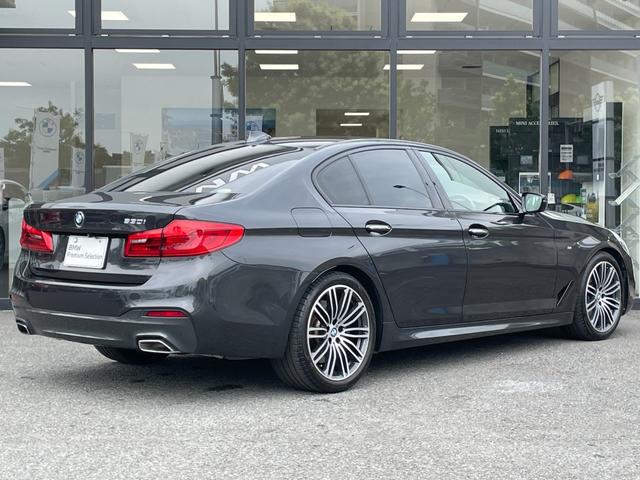 ５シリーズ ５３０ｉ　Ｍスポーツ　【正規認定中古車】【全国正規ディーラー保証付／１年・走行距離無制限】弊社新車拠点下取　禁煙車　ワンオーナー　サンルーフ　デビューパッケージ　トップビューカメラ　黒革電動シート　ソフトクローズ　ＡＣＣ（8枚目）
