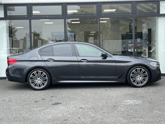 ５シリーズ ５３０ｉ　Ｍスポーツ　【正規認定中古車】【全国正規ディーラー保証付／１年・走行距離無制限】弊社新車拠点下取　禁煙車　ワンオーナー　サンルーフ　デビューパッケージ　トップビューカメラ　黒革電動シート　ソフトクローズ　ＡＣＣ（9枚目）