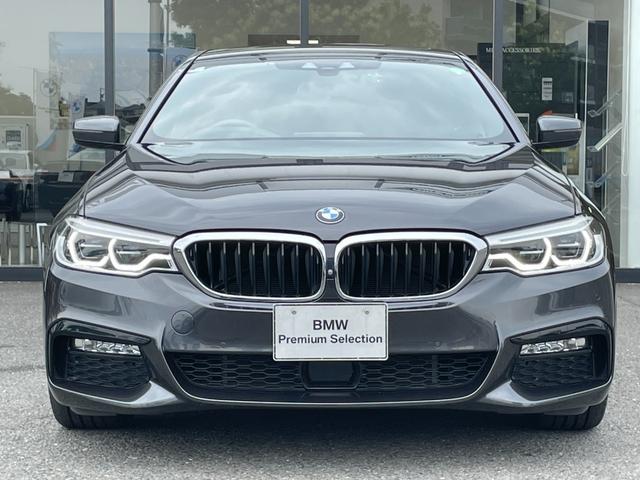 ５シリーズ ５３０ｉ　Ｍスポーツ　【正規認定中古車】【全国正規ディーラー保証付／１年・走行距離無制限】弊社新車拠点下取　禁煙車　ワンオーナー　サンルーフ　デビューパッケージ　トップビューカメラ　黒革電動シート　ソフトクローズ　ＡＣＣ（10枚目）
