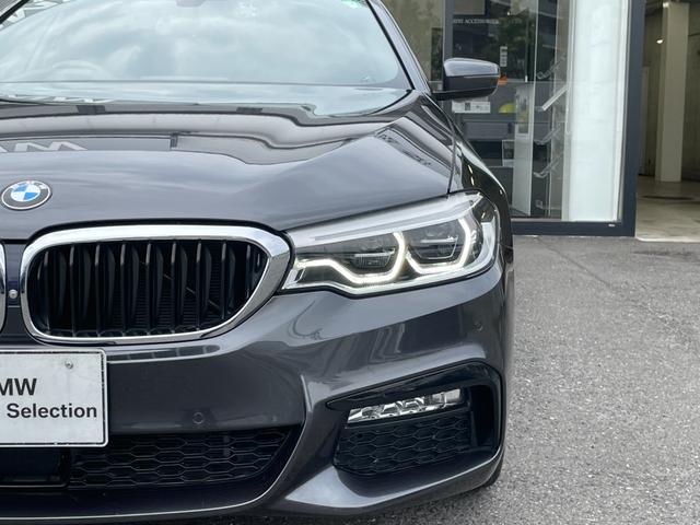 ５シリーズ ５３０ｉ　Ｍスポーツ　【正規認定中古車】【全国正規ディーラー保証付／１年・走行距離無制限】弊社新車拠点下取　禁煙車　ワンオーナー　サンルーフ　デビューパッケージ　トップビューカメラ　黒革電動シート　ソフトクローズ　ＡＣＣ（11枚目）