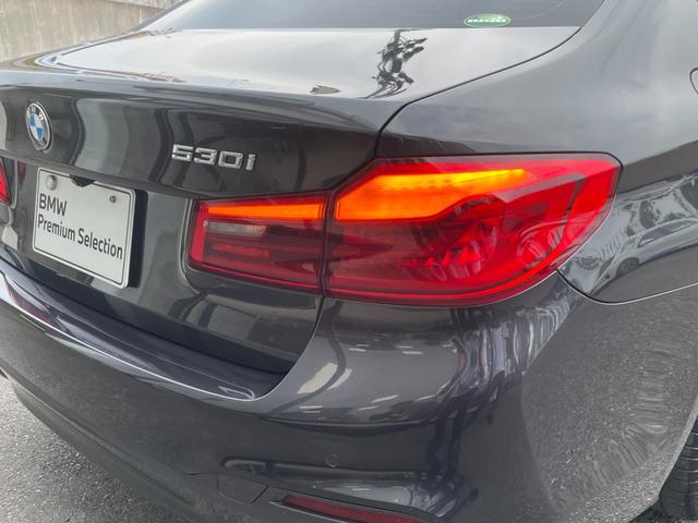 ５シリーズ ５３０ｉ　Ｍスポーツ　【正規認定中古車】【全国正規ディーラー保証付／１年・走行距離無制限】弊社新車拠点下取　禁煙車　ワンオーナー　サンルーフ　デビューパッケージ　トップビューカメラ　黒革電動シート　ソフトクローズ　ＡＣＣ（18枚目）