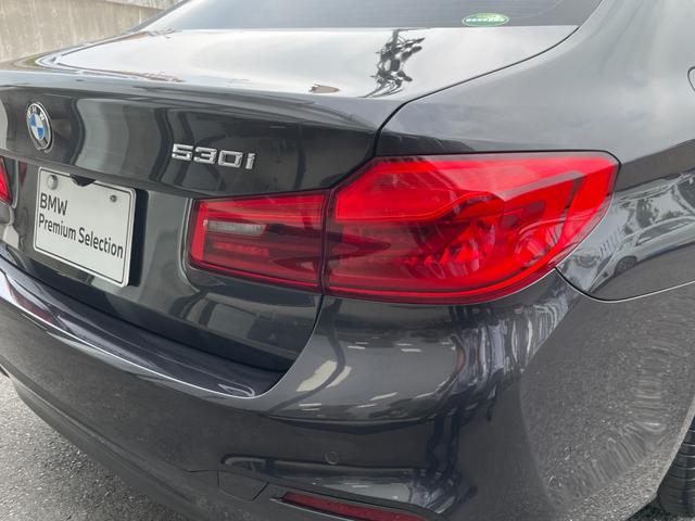 ５シリーズ ５３０ｉ　Ｍスポーツ　【正規認定中古車】【全国正規ディーラー保証付／１年・走行距離無制限】弊社新車拠点下取　禁煙車　ワンオーナー　サンルーフ　デビューパッケージ　トップビューカメラ　黒革電動シート　ソフトクローズ　ＡＣＣ（19枚目）
