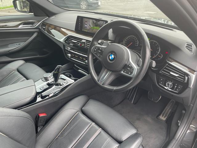 ５シリーズ ５３０ｉ　Ｍスポーツ　【正規認定中古車】【全国正規ディーラー保証付／１年・走行距離無制限】弊社新車拠点下取　禁煙車　ワンオーナー　サンルーフ　デビューパッケージ　トップビューカメラ　黒革電動シート　ソフトクローズ　ＡＣＣ（27枚目）