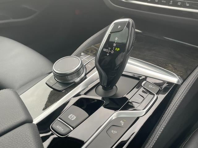 ５シリーズ ５３０ｉ　Ｍスポーツ　【正規認定中古車】【全国正規ディーラー保証付／１年・走行距離無制限】弊社新車拠点下取　禁煙車　ワンオーナー　サンルーフ　デビューパッケージ　トップビューカメラ　黒革電動シート　ソフトクローズ　ＡＣＣ（54枚目）