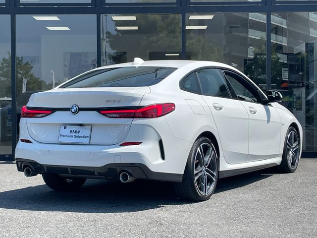 ２シリーズ ２１８ｄグランクーペ　Ｍスポーツ　【正規認定中古車】【全国正規ディーラー保証付／２年・走行距離無制限】ブラックハーフレザースポーツシート　バックカメラ　前後ＰＤＣ　パーキングアシスト　後退アシスト　アンビエントライト　純正前後ドラレコ（2枚目）