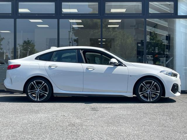 ２シリーズ ２１８ｄグランクーペ　Ｍスポーツ　【正規認定中古車】【全国正規ディーラー保証付／２年・走行距離無制限】ブラックハーフレザースポーツシート　バックカメラ　前後ＰＤＣ　パーキングアシスト　後退アシスト　アンビエントライト　純正前後ドラレコ（12枚目）