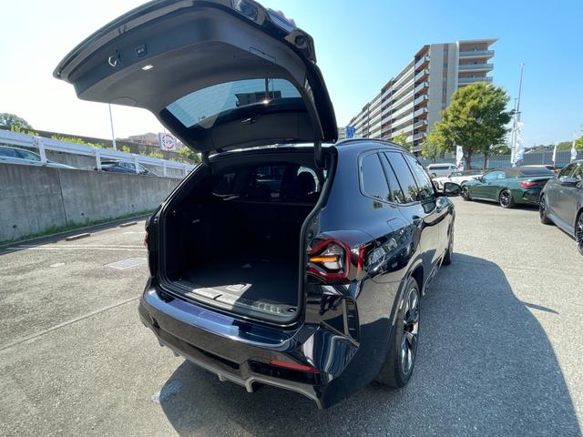 ｉＸ３ Ｍスポーツ　正規認定中古車【全国正規ディーラー保証付／２年・走行距離無制限】パノラマサンルーフ　ハーマンカードン　ブラックレザースポーツシート　シートヒーター　トップビューカメラ　全方位ＰＤＣ　純正前後ドラレコ（28枚目）