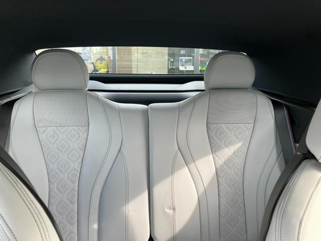 Ｍ８ Ｍ８カブリオレ　コンペティション　【正規認定中古車】【全国正規ディーラー保証付／２年・走行距離無制限】Ｂｏｗｅｒｓ＆Ｗｉｌｋｉｎｓスピーカー　フルレザーメリノインテリア　シルバーストーン　トップビューカメラ　シートベンチレーション（8枚目）