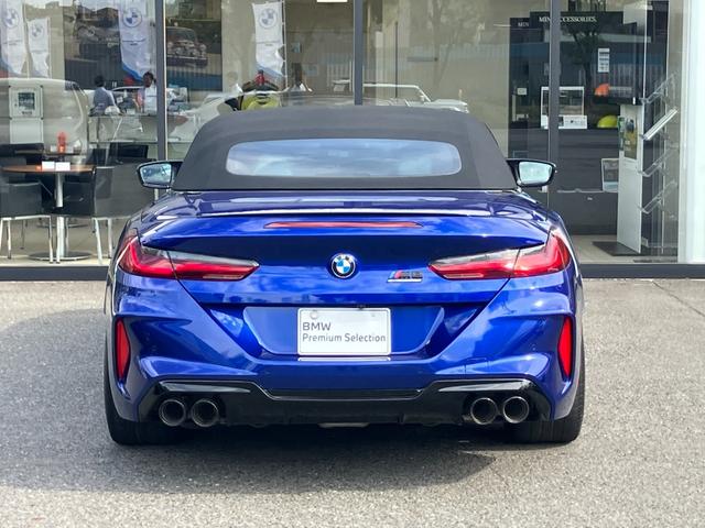 Ｍ８ Ｍ８カブリオレ　コンペティション　【正規認定中古車】【全国正規ディーラー保証付／２年・走行距離無制限】Ｂｏｗｅｒｓ＆Ｗｉｌｋｉｎｓスピーカー　フルレザーメリノインテリア　シルバーストーン　トップビューカメラ　シートベンチレーション（13枚目）