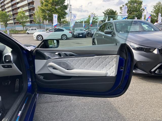 Ｍ８ Ｍ８カブリオレ　コンペティション　【正規認定中古車】【全国正規ディーラー保証付／２年・走行距離無制限】Ｂｏｗｅｒｓ＆Ｗｉｌｋｉｎｓスピーカー　フルレザーメリノインテリア　シルバーストーン　トップビューカメラ　シートベンチレーション（33枚目）
