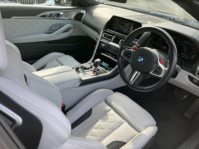 Ｍ８ Ｍ８カブリオレ　コンペティション　【正規認定中古車】【全国正規ディーラー保証付／２年・走行距離無制限】Ｂｏｗｅｒｓ＆Ｗｉｌｋｉｎｓスピーカー　フルレザーメリノインテリア　シルバーストーン　トップビューカメラ　シートベンチレーション（40枚目）