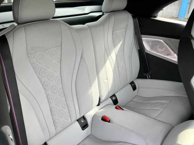 Ｍ８ Ｍ８カブリオレ　コンペティション　【正規認定中古車】【全国正規ディーラー保証付／２年・走行距離無制限】Ｂｏｗｅｒｓ＆Ｗｉｌｋｉｎｓスピーカー　フルレザーメリノインテリア　シルバーストーン　トップビューカメラ　シートベンチレーション（41枚目）