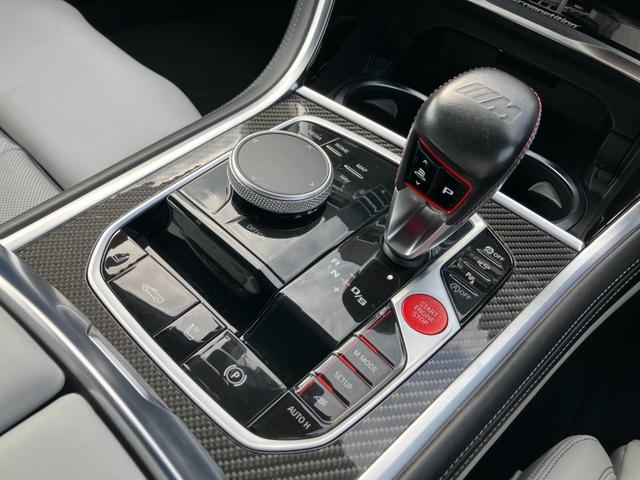 Ｍ８ Ｍ８カブリオレ　コンペティション　【正規認定中古車】【全国正規ディーラー保証付／２年・走行距離無制限】Ｂｏｗｅｒｓ＆Ｗｉｌｋｉｎｓスピーカー　フルレザーメリノインテリア　シルバーストーン　トップビューカメラ　シートベンチレーション（52枚目）