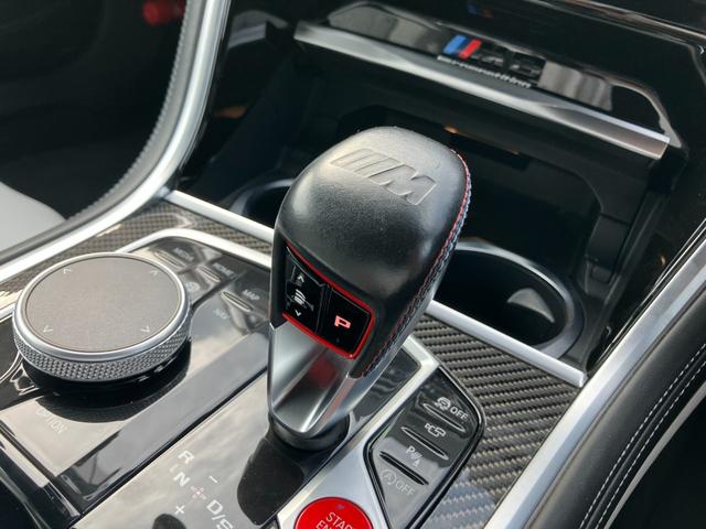Ｍ８ Ｍ８カブリオレ　コンペティション　【正規認定中古車】【全国正規ディーラー保証付／２年・走行距離無制限】Ｂｏｗｅｒｓ＆Ｗｉｌｋｉｎｓスピーカー　フルレザーメリノインテリア　シルバーストーン　トップビューカメラ　シートベンチレーション（53枚目）