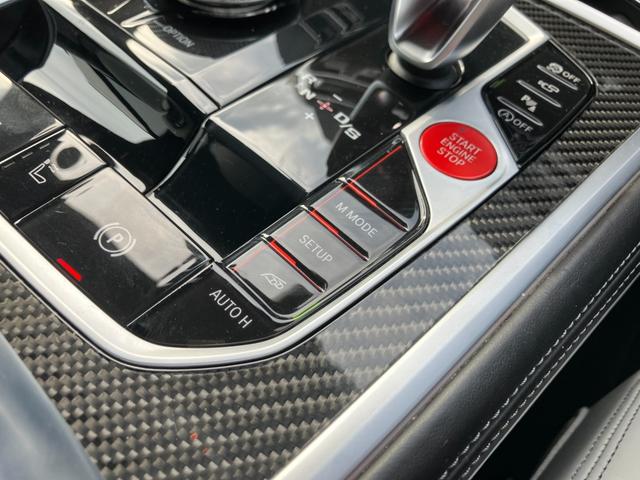 Ｍ８ Ｍ８カブリオレ　コンペティション　【正規認定中古車】【全国正規ディーラー保証付／２年・走行距離無制限】Ｂｏｗｅｒｓ＆Ｗｉｌｋｉｎｓスピーカー　フルレザーメリノインテリア　シルバーストーン　トップビューカメラ　シートベンチレーション（54枚目）