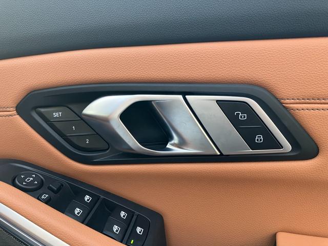３シリーズ Ｍ３４０ｉ　ｘＤｒｉｖｅツーリング　【正規認定中古車】【全国正規ディーラー保証付／２年・走行距離無制限】１９ＡＷ　茶革スポーツシート　シートヒーター　ハーマンカードン　トップビュー　全方囲ＰＤＣ　純正前方ドラレコ　ＡＣＣ　パドルシフト（8枚目）