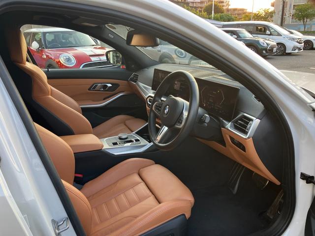 ３シリーズ Ｍ３４０ｉ　ｘＤｒｉｖｅツーリング　【正規認定中古車】【全国正規ディーラー保証付／２年・走行距離無制限】１９ＡＷ　茶革スポーツシート　シートヒーター　ハーマンカードン　トップビュー　全方囲ＰＤＣ　純正前方ドラレコ　ＡＣＣ　パドルシフト（12枚目）