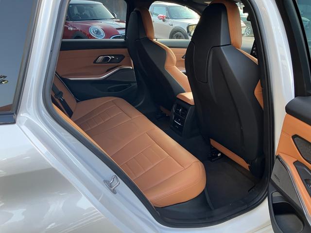 ３シリーズ Ｍ３４０ｉ　ｘＤｒｉｖｅツーリング　【正規認定中古車】【全国正規ディーラー保証付／２年・走行距離無制限】１９ＡＷ　茶革スポーツシート　シートヒーター　ハーマンカードン　トップビュー　全方囲ＰＤＣ　純正前方ドラレコ　ＡＣＣ　パドルシフト（16枚目）
