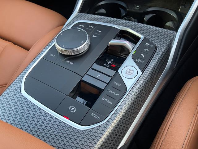 ３シリーズ Ｍ３４０ｉ　ｘＤｒｉｖｅツーリング　【正規認定中古車】【全国正規ディーラー保証付／２年・走行距離無制限】１９ＡＷ　茶革スポーツシート　シートヒーター　ハーマンカードン　トップビュー　全方囲ＰＤＣ　純正前方ドラレコ　ＡＣＣ　パドルシフト（27枚目）