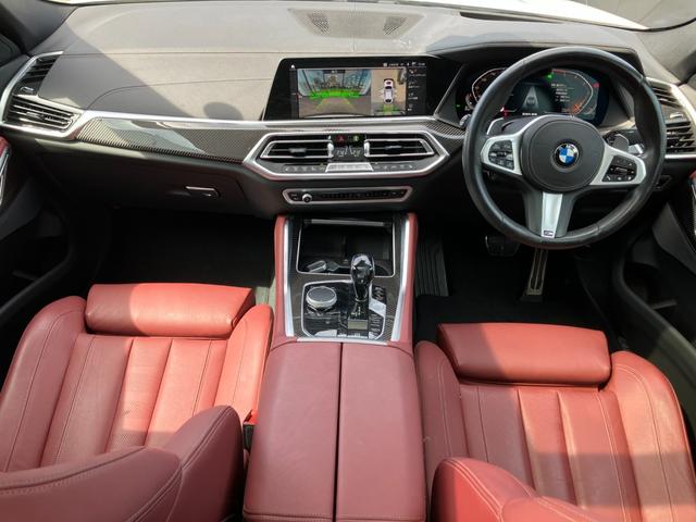 Ｘ６ ｘＤｒｉｖｅ　３５ｄ　Ｍスポーツ　【正規認定中古車】【全国正規ディーラー保証付／２年・走行距離無制限】レッドレザースポーツパワーシート　ソートヒーター　パノラマサンルーフ　トップビュー　全方位ＰＤＣ　アダプティブＭサスペンション（3枚目）