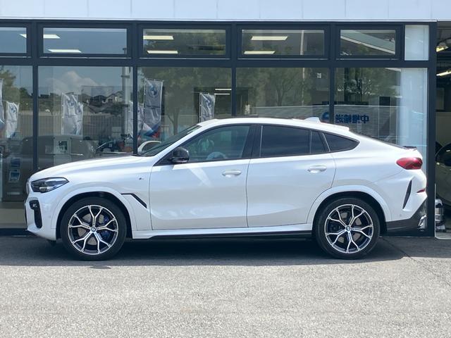 Ｘ６ ｘＤｒｉｖｅ　３５ｄ　Ｍスポーツ　【正規認定中古車】【全国正規ディーラー保証付／２年・走行距離無制限】レッドレザースポーツパワーシート　ソートヒーター　パノラマサンルーフ　トップビュー　全方位ＰＤＣ　アダプティブＭサスペンション（10枚目）