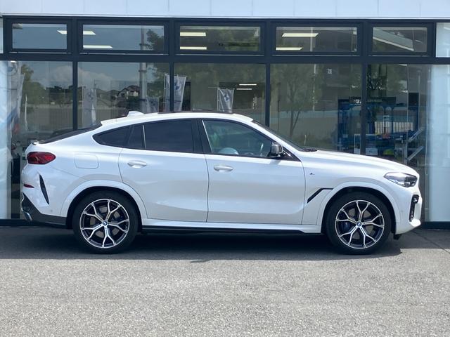 Ｘ６ ｘＤｒｉｖｅ　３５ｄ　Ｍスポーツ　【正規認定中古車】【全国正規ディーラー保証付／２年・走行距離無制限】レッドレザースポーツパワーシート　ソートヒーター　パノラマサンルーフ　トップビュー　全方位ＰＤＣ　アダプティブＭサスペンション（12枚目）