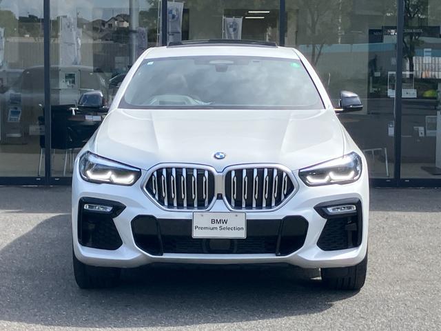 Ｘ６ ｘＤｒｉｖｅ　３５ｄ　Ｍスポーツ　【正規認定中古車】【全国正規ディーラー保証付／２年・走行距離無制限】レッドレザースポーツパワーシート　ソートヒーター　パノラマサンルーフ　トップビュー　全方位ＰＤＣ　アダプティブＭサスペンション（13枚目）
