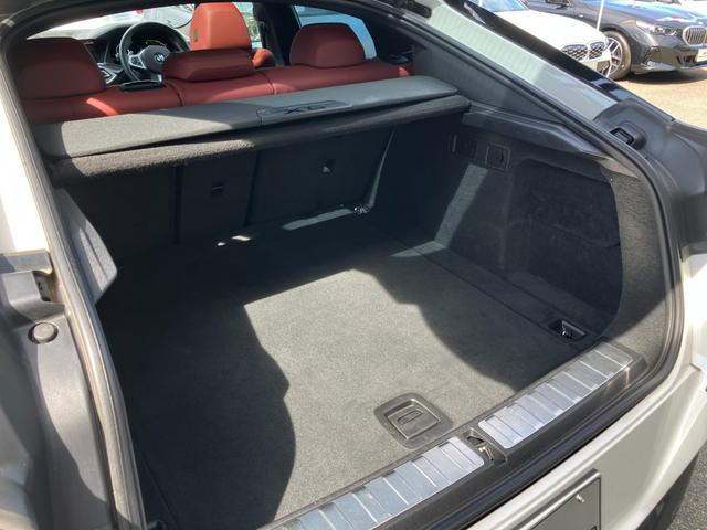 Ｘ６ ｘＤｒｉｖｅ　３５ｄ　Ｍスポーツ　【正規認定中古車】【全国正規ディーラー保証付／２年・走行距離無制限】レッドレザースポーツパワーシート　ソートヒーター　パノラマサンルーフ　トップビュー　全方位ＰＤＣ　アダプティブＭサスペンション（25枚目）