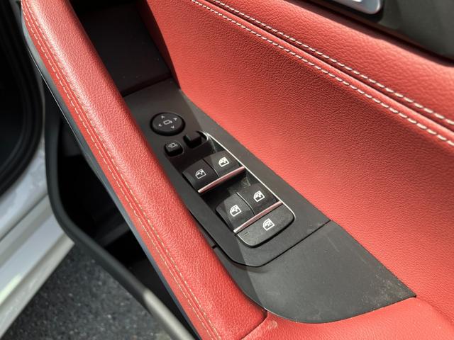 Ｘ６ ｘＤｒｉｖｅ　３５ｄ　Ｍスポーツ　【正規認定中古車】【全国正規ディーラー保証付／２年・走行距離無制限】レッドレザースポーツパワーシート　ソートヒーター　パノラマサンルーフ　トップビュー　全方位ＰＤＣ　アダプティブＭサスペンション（29枚目）